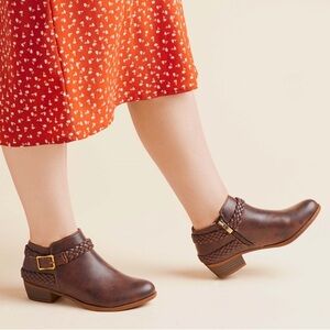 NEW LifeStride Women’s Adriana Ankle Zippered Bootie Boots in Brown Size 5M